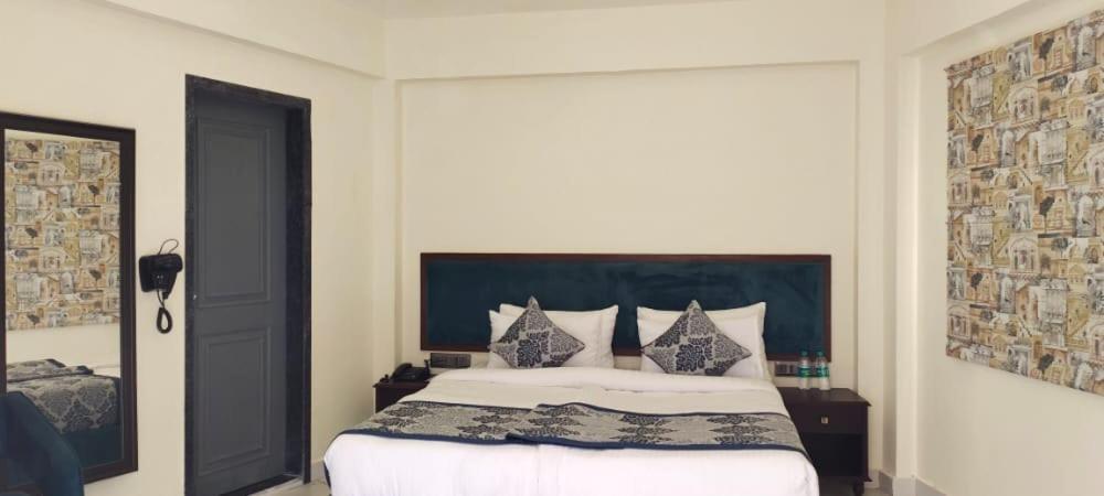 Hotel Traavista Aravali Mahal Udaipur Exterior foto