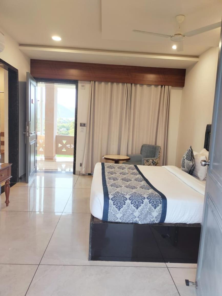 Hotel Traavista Aravali Mahal Udaipur Exterior foto