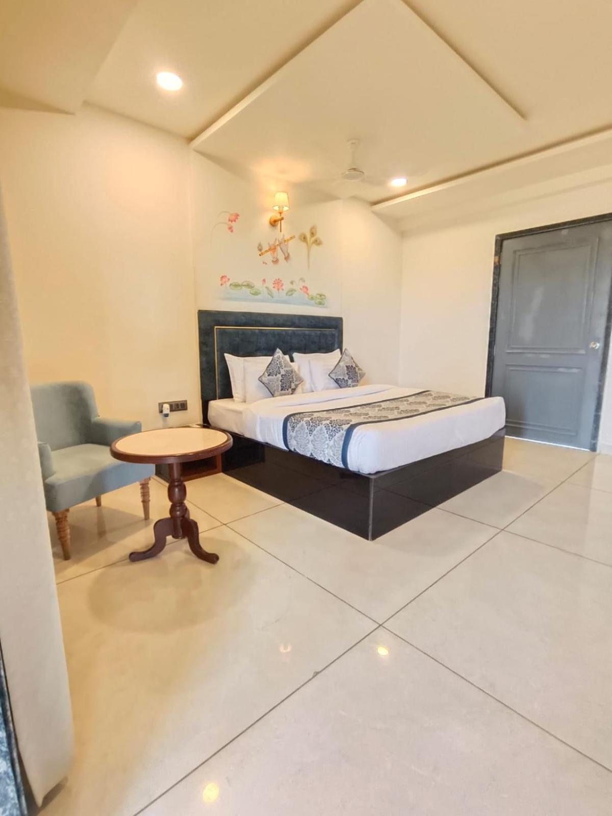 Hotel Traavista Aravali Mahal Udaipur Exterior foto